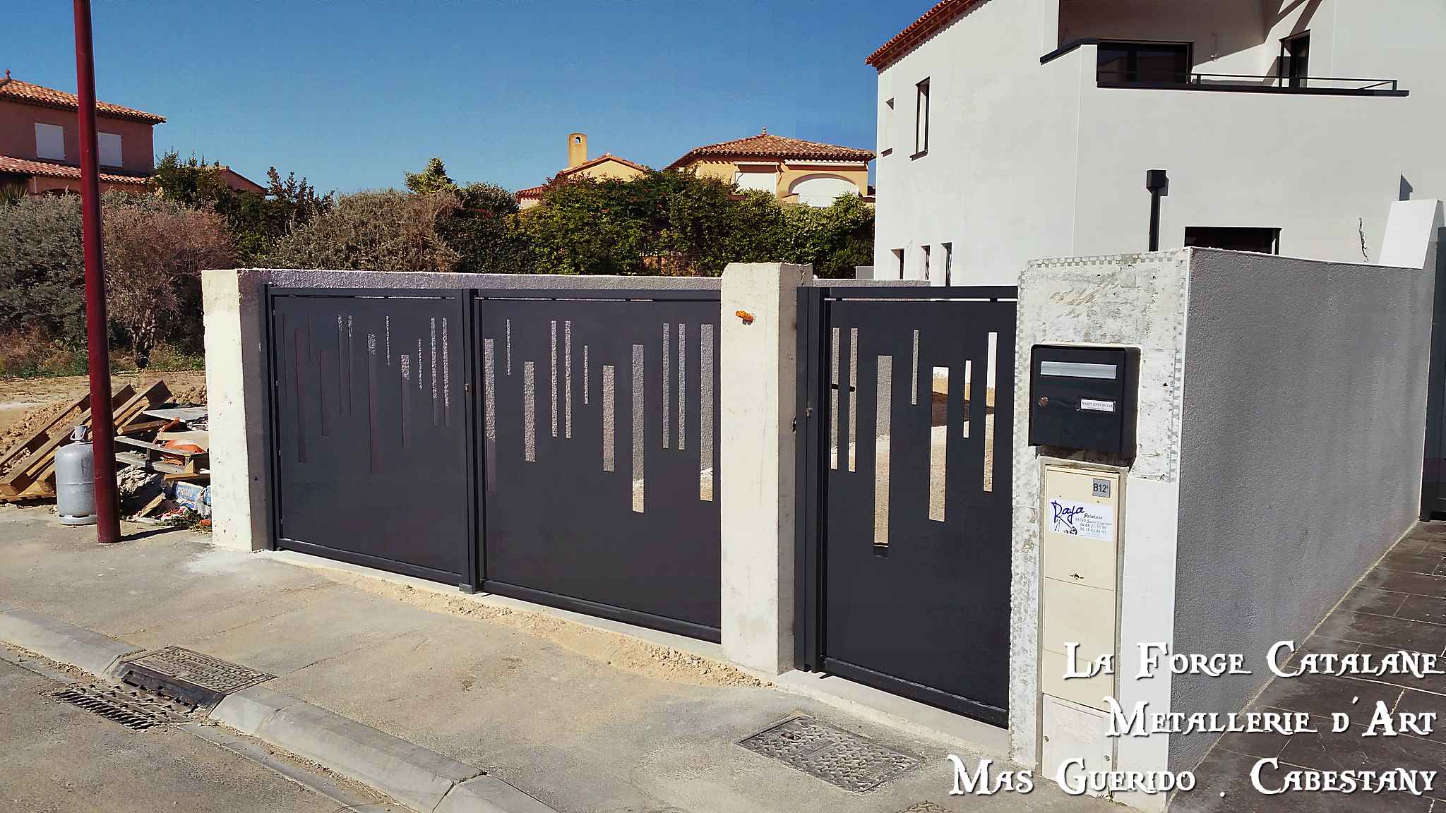 portillon portail double vantaux decoupe laser moderne  forge catalane.jpg